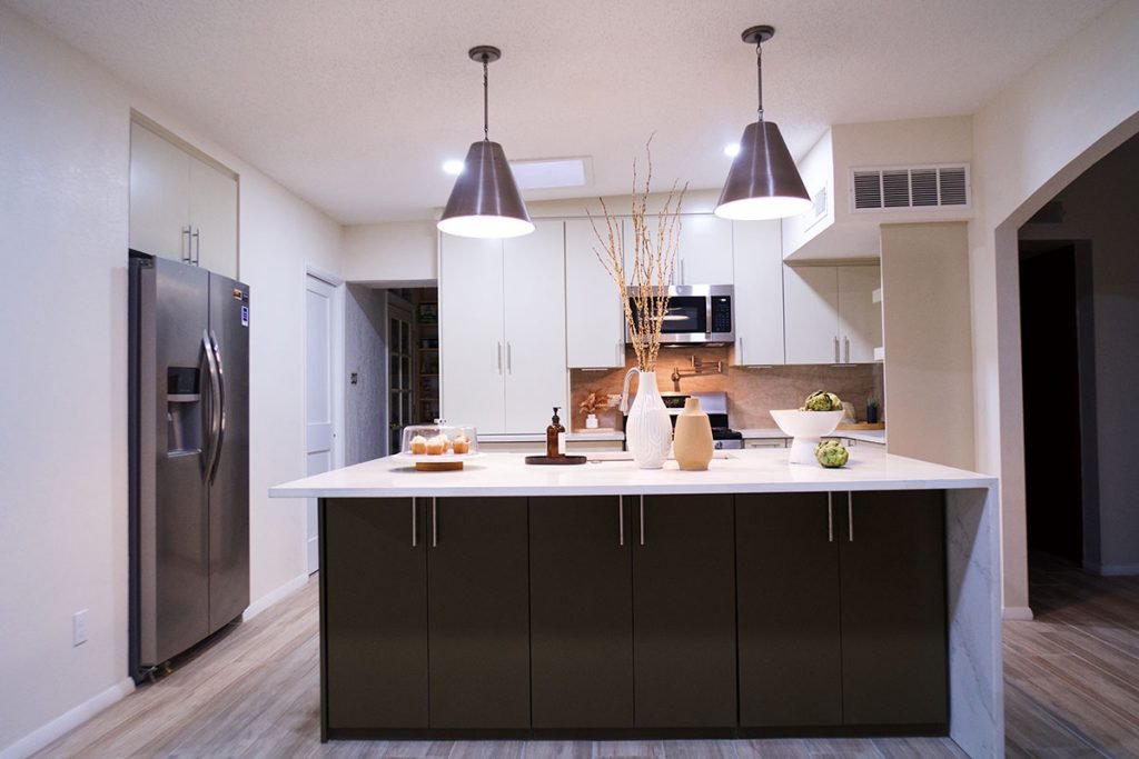 kitchen-remodeling-in-el-paso-09-8 ROI Kitchen Creations completing a kitchen remodel for an El Paso homeowner